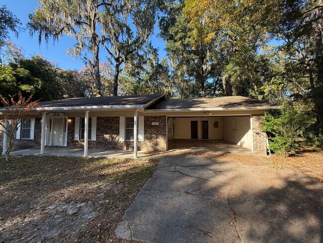 Building Photo - Comfortable SW Gainesville Home with Large...