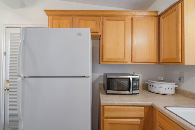 Building Photo - 3 Bedroom Home In St. George With Spacious Backyard