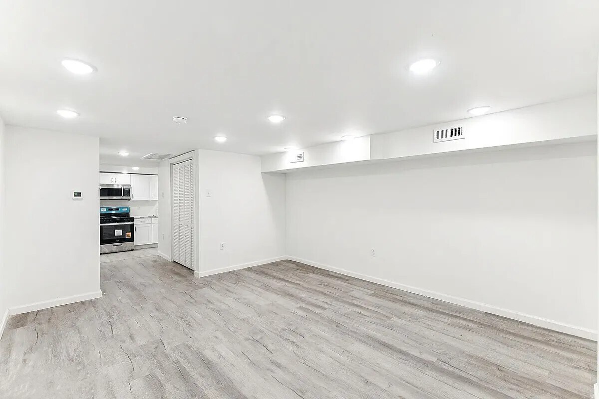 Building Photo - 507 S 63rd St