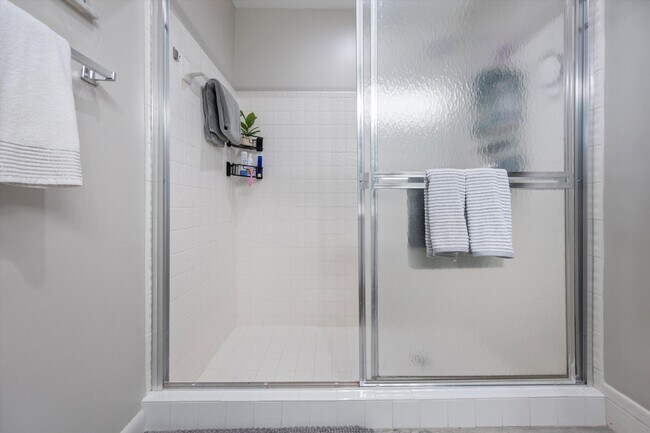 Building Photo - 2482 Bedford Mews Dr