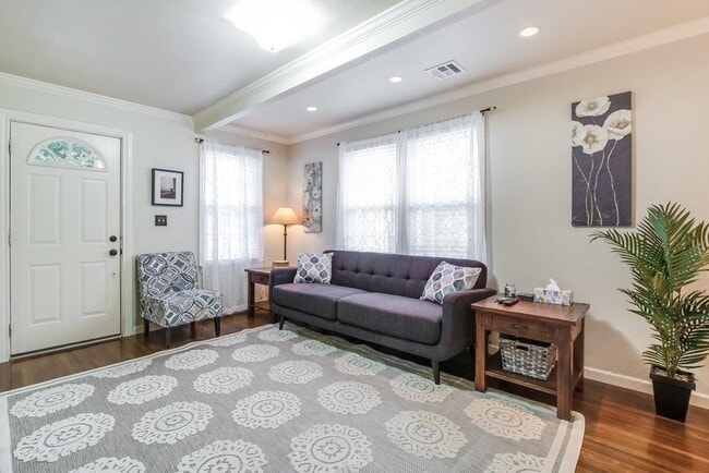 Building Photo - 2404 Thornton Rd