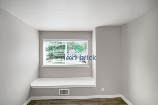 Building Photo - Discover Your New Home at Juanita Beach Es...