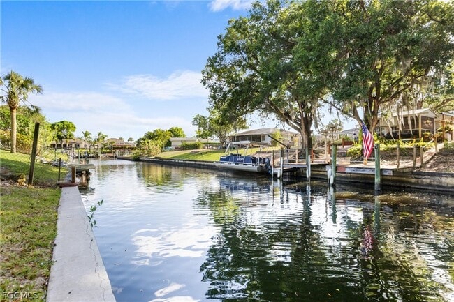 Building Photo - 1003 April Ln