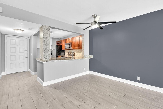 Building Photo - 109 Lake Emerald Dr