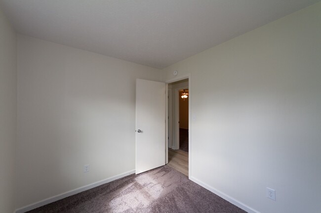 Building Photo - Updated 3 bedroom 1.5 bath home in desirab...