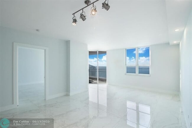 Building Photo - 701 Brickell Key Blvd