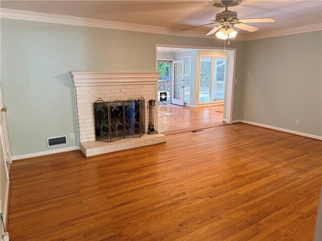 Building Photo - 1351 Old Johnson Ferry Rd NE