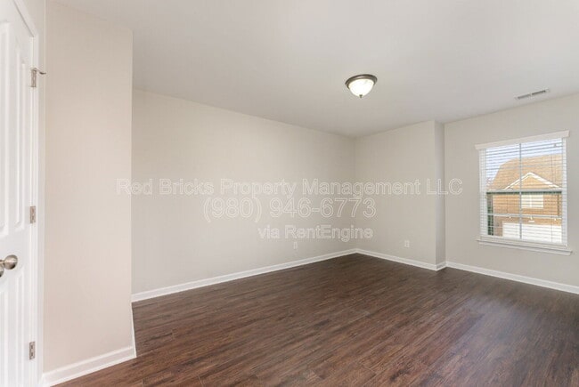 Building Photo - 2288 Barrowcliffe Dr NW