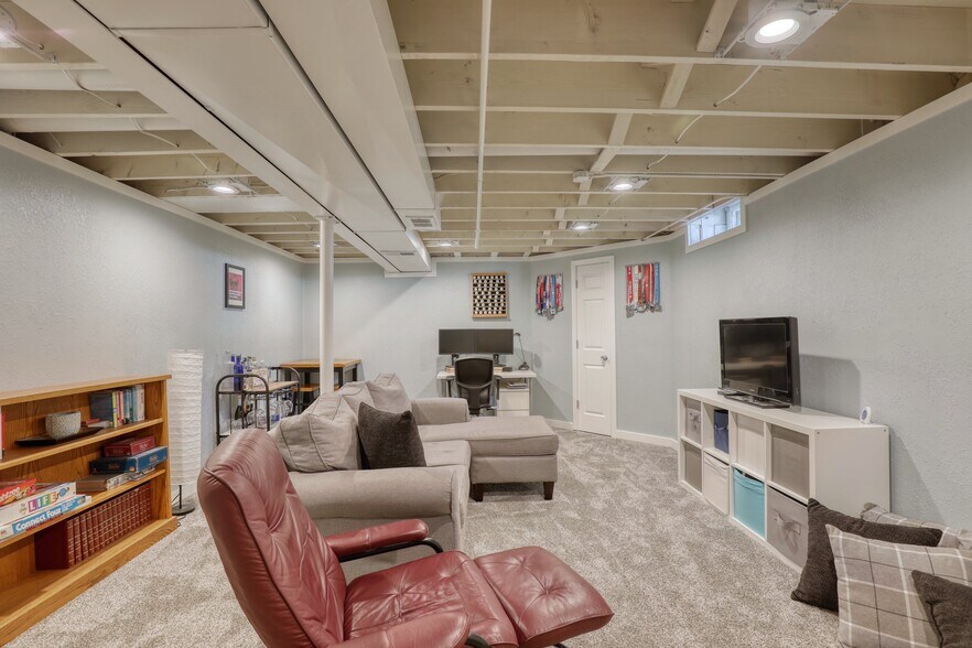 lower level - 11918 W Dearbourn Ave