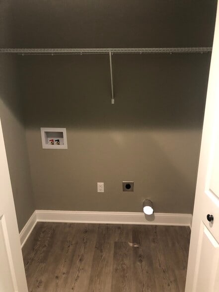 Laundry Hook Ups - 415 Ogburn St