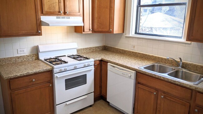 Kitchen - 710 Seward St