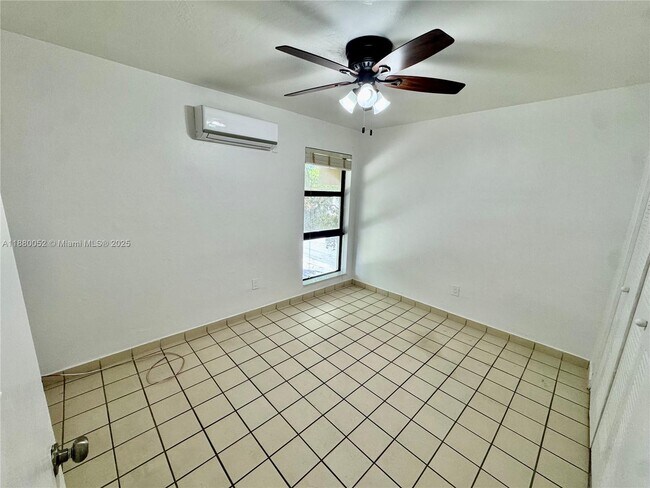 Building Photo - 1600 S Le Jeune Rd