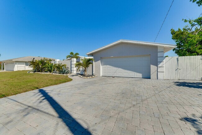 Building Photo - 2473 Yorkshire Dr