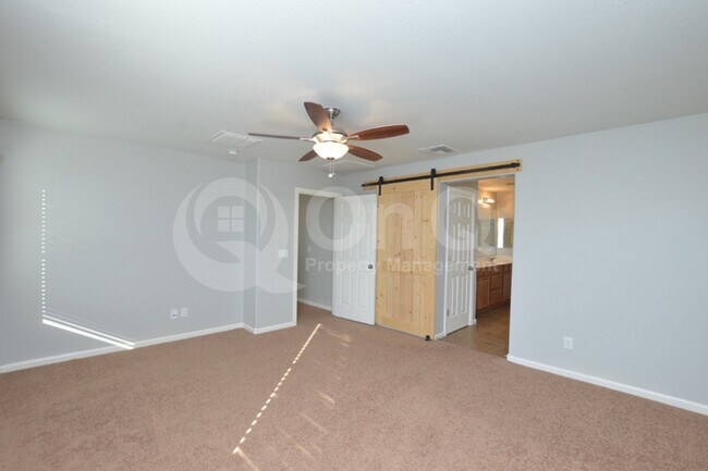 Building Photo - Layton Lakes! 2 story!