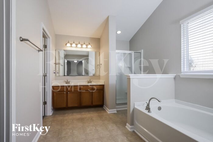 Building Photo - 4242 Glenmore Creek Dr