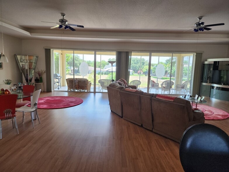 Building Photo - 223 Golf Aire Blvd