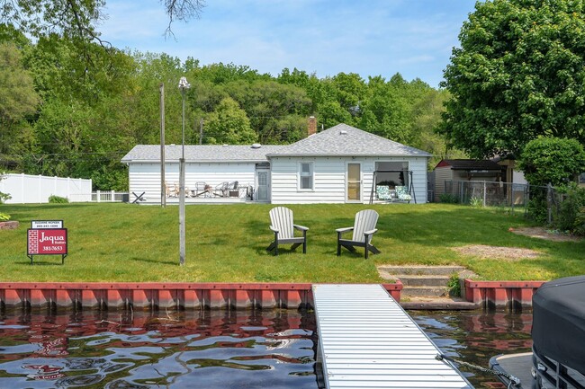 Building Photo - Lake Front Home in Portage