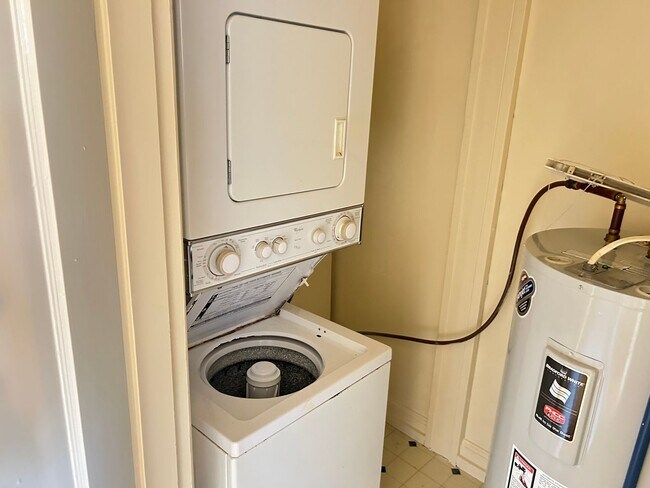 Building Photo - Oleander Court - 1 bed | 1 bath