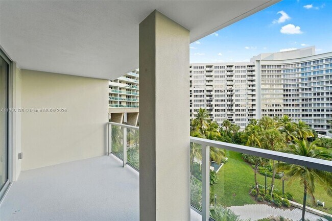 Building Photo - 1500 Bay Rd