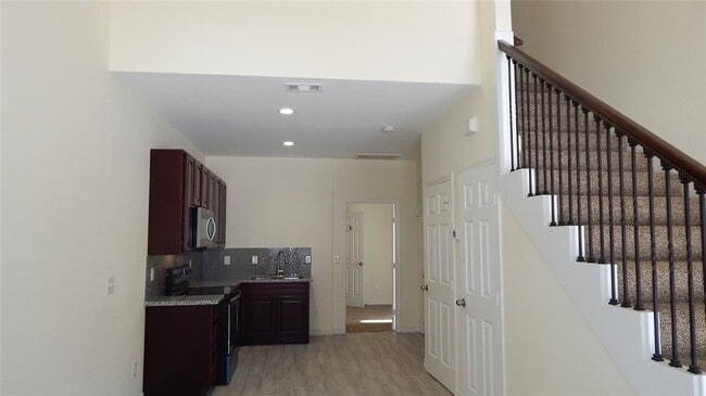 Building Photo - Great 3 Bedroom, 2 1/2 bath new constructi...