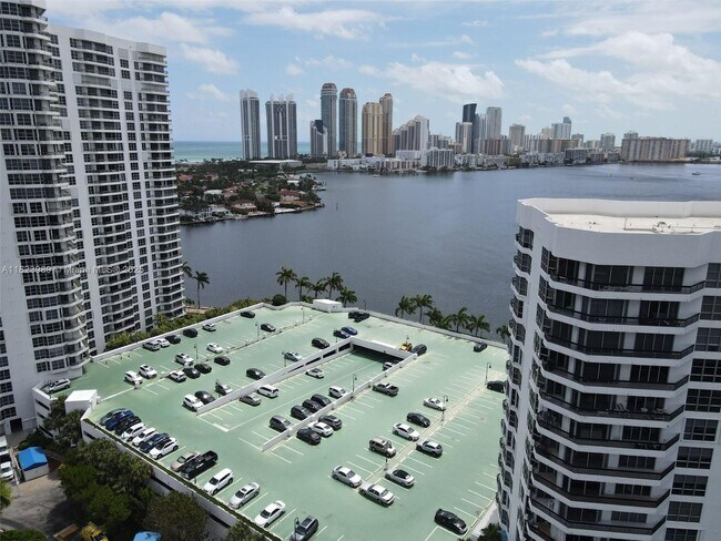 Building Photo - 3500 Mystic Pointe Dr