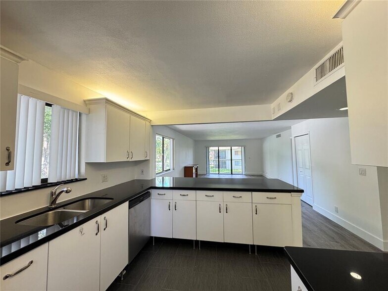 Building Photo - 16215 Saddle Club Rd