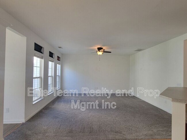 Building Photo - 177 Autumn Falls Dr