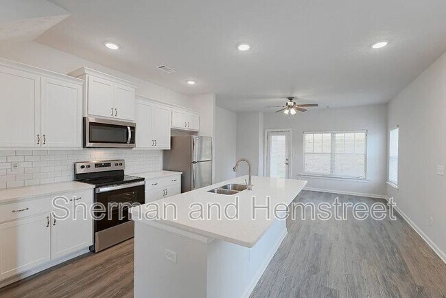 Building Photo - 2023 Lotus Dr
