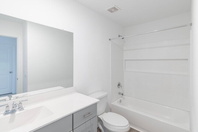 Building Photo - 1052 Greenshank Dr