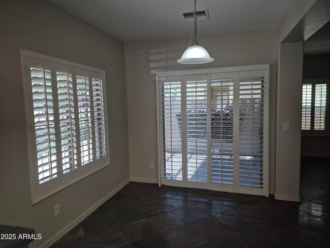Building Photo - 3638 W Thalia Ct