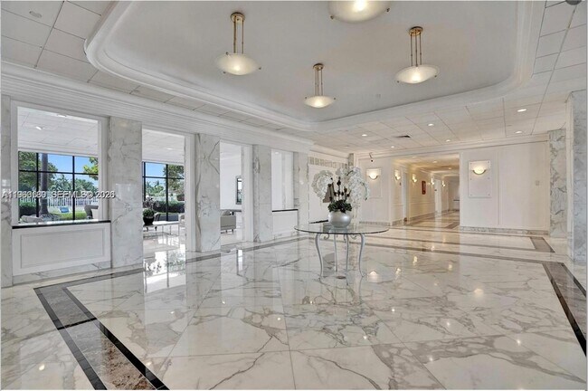 Building Photo - 5700 Collins Ave