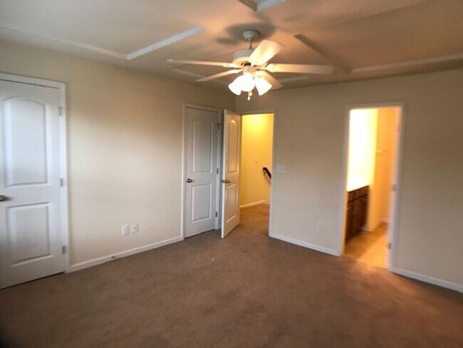 Building Photo - 105 Mt Evans Dr