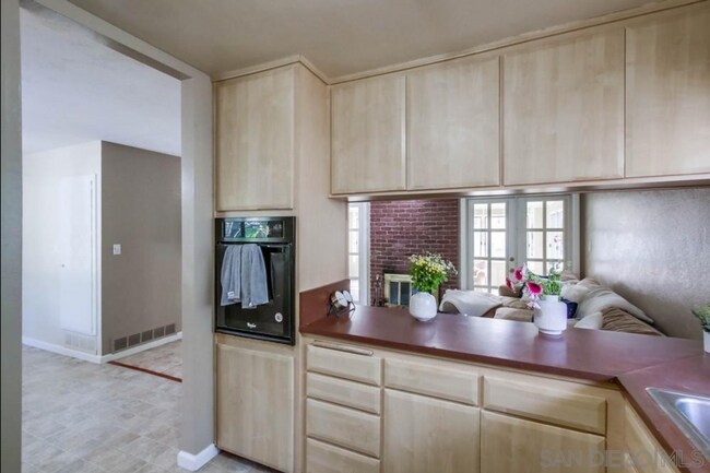 Building Photo - 4877 Campanile Dr