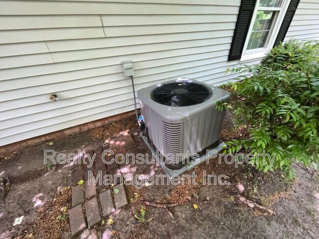 Building Photo - 6609 Poplar Grove Trail