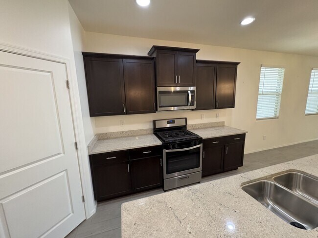 Building Photo - Vail School District with great views 4 bedroom plus den