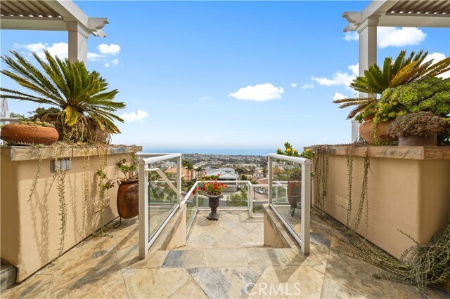 Building Photo - 2 Cresta Del Sol