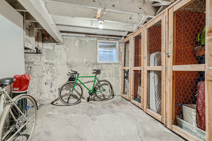 Building Photo - 5134 SE Hawthorne Blvd