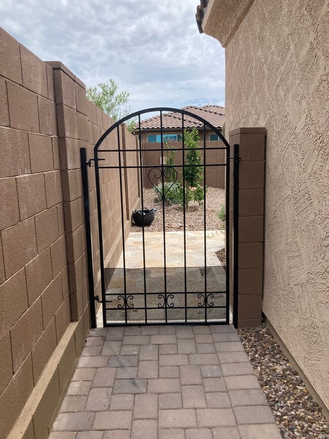Building Photo - 55+ Furnished Short Term Dove Mountain Beauty