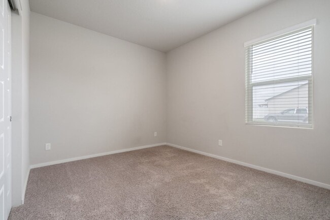 Building Photo - Modern Comfort in Country View Meadows – 3...