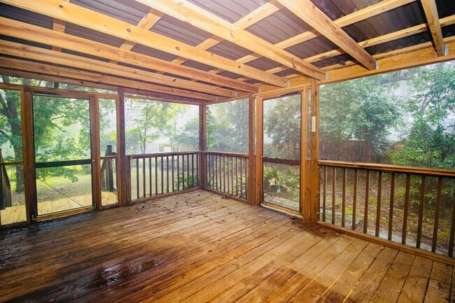 Building Photo - 3 Bedroom, 2 Bathroom in the Forest Acres Area - Available July 2026!