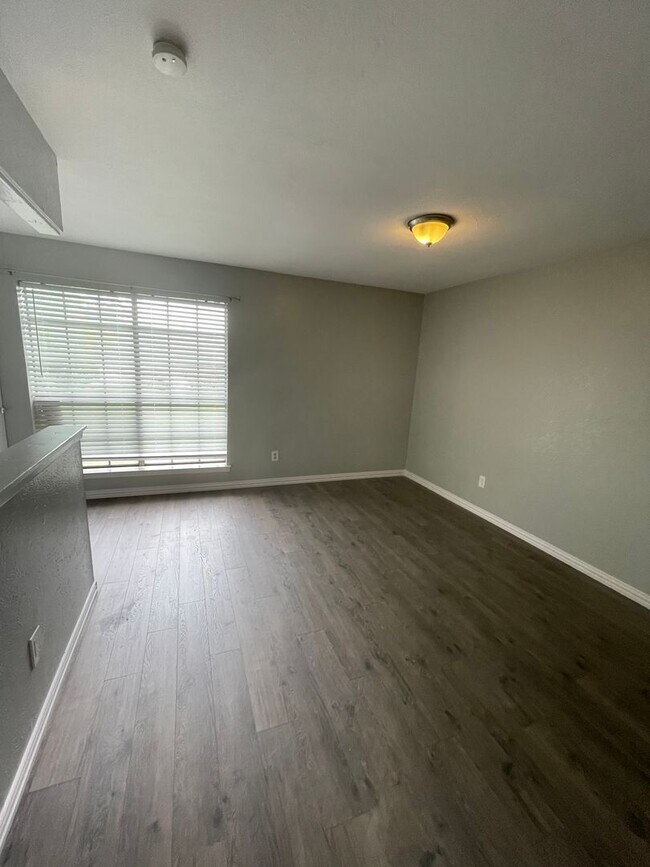 Building Photo - 3-bedroom, 2 bath, 2-car garage Available now