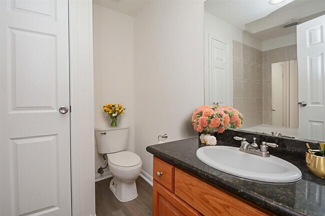 Building Photo - 9850 Pagewood Ln