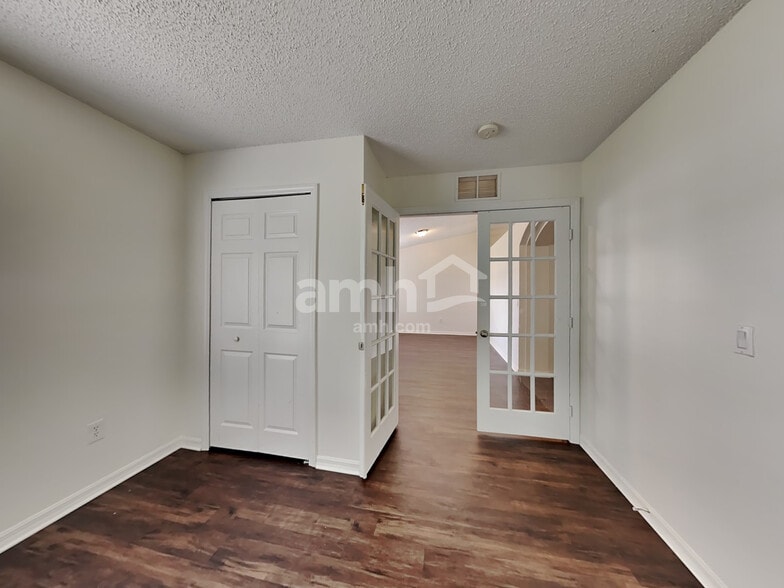 Building Photo - 1234 SW Alesio Ln