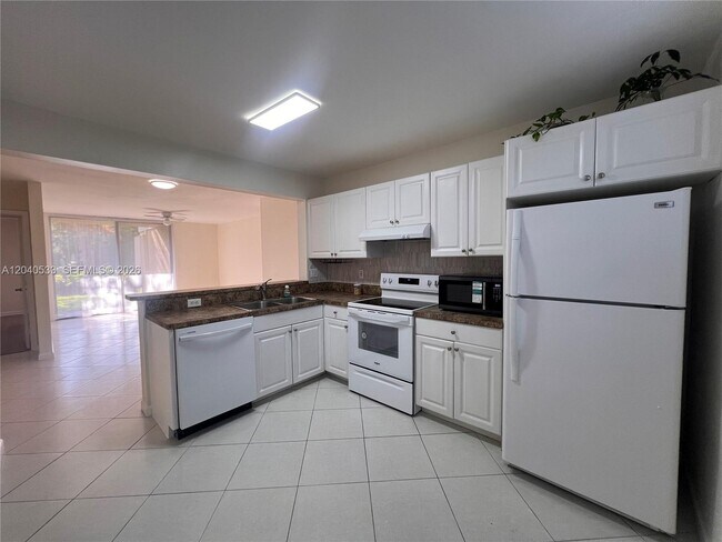 Building Photo - 5661 Riverside Dr