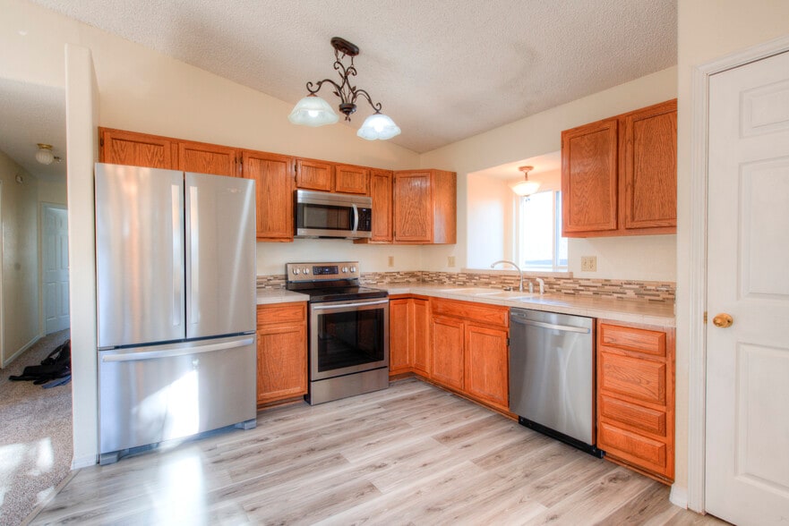 Building Photo - 2875 Richmond Dr