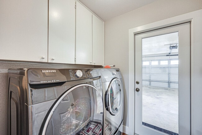 Building Photo - 8411 Brixton-SI ID1386179P