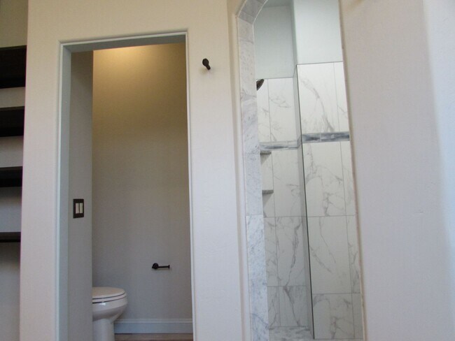 Building Photo - 2096 Two Wood Dr
