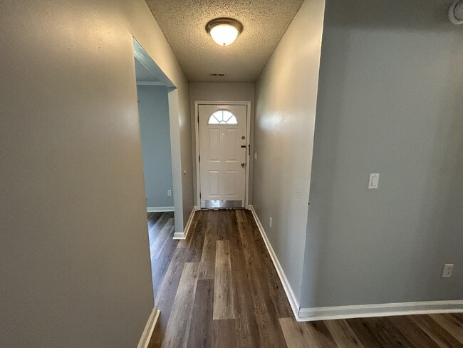 Building Photo - Home For Rent