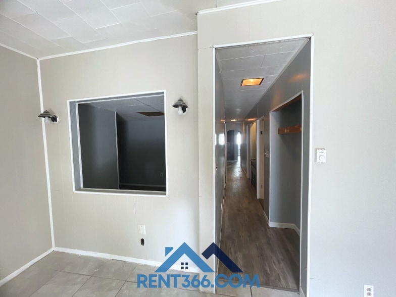 Building Photo - 509 W Centre St