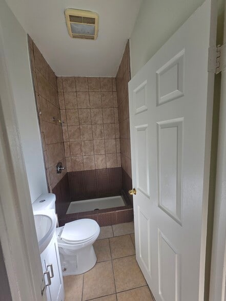 Building Photo - 3451 Salisbury St